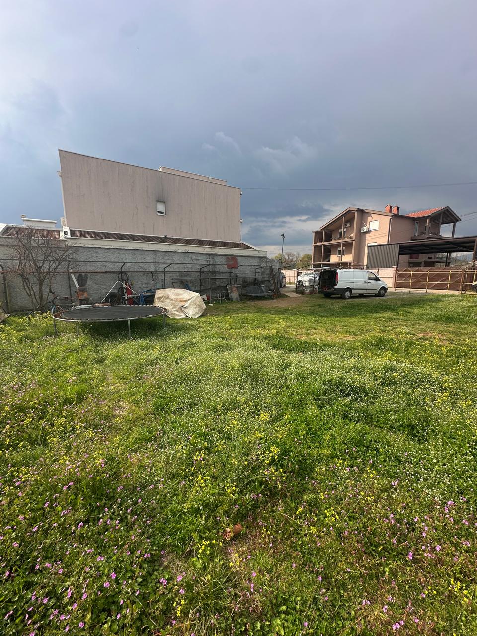 Prodaje se plac u Donjoj Gorici , Podgorica 